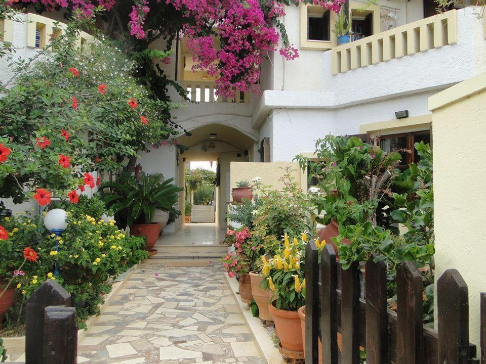 Paradise Inn Mílatos Buitenkant foto